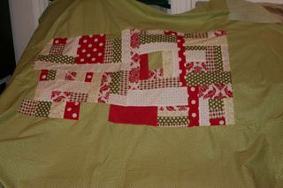 The back.  I wish I hadn't put the green fabric on the edge of the inside square. It blends in to the large outer square.  But nothing i can do about it now. hahahah So.. Oh well! 